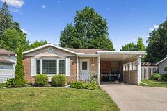 659 Glen Forrest Boulevard, Waterloo, ON N2L 4K4