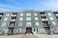 391 James Street W 404, Gravenhurst, ON P1P 0A5