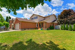 3 Alona Avenue, Cambridge, ON N3C 3Y5