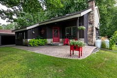 1032 Cowbell Lane, Gravenhurst, ON P0E 1N0