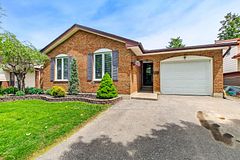 74 Winding Way Crescent, London North, ON N6G 3G2