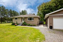 2312 Rosslyn Road, Thunder Bay, ON P7K 1G7