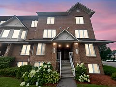 294 Cresthaven Drive, Barrhaven, ON K2G 6W4