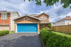 60 Woliston Crescent, Kanata, ON K2W 1E5