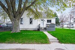 30 Park Avenue E, Chatham-Kent, ON N7M 3V5