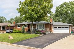 8624 Champlain Drive, Niagara Falls, ON L2G 6Y6