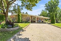 2 Crestwood Avenue, Peterborough, ON K9J 1M8