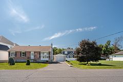 1880 Kingsdale Avenue, Blossom Park - Airport and Area, ON K1T 1J1