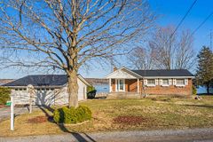 52 Pats Lane, Prince Edward County, ON K0K 2T0