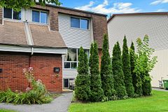 5 Sonnet Crescent D, Bells Corners and South to Fallowfield, ON K2H 8W8