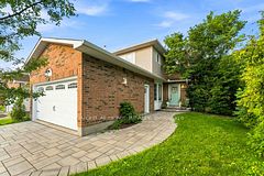 25 Waterton Crescent, Kanata, ON K2M 1Y8
