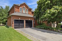 131 Huntingwood Avenue, Hamilton, ON L9H 6X5