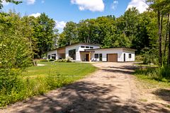 753 Williamsport Road, Huntsville, ON P1H 2J4