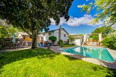 10 Crabapple Court, Brantford, ON N3R 5X9
