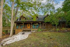 22 Carolina Court, Trent Lakes, ON K9J 6X2