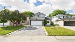 27 Emperor Avenue, Hamilton, ON L9B 2E6