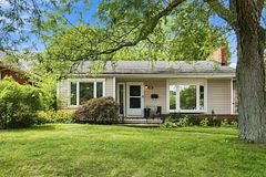 17 Rita Street MAIN, Hamilton, ON L9H 4S1
