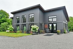 9 Hunts Line Road, Trent Lakes, ON K0L 1J0