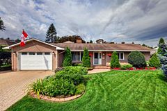 2692 Colman Street, Billings Bridge - Riverside Park and Area, ON K1V 8J9