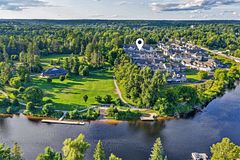 7 Stormont Court, Bracebridge, ON P1L 0B7