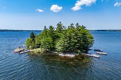 1 Island 2SL Island, Gravenhurst, ON P1P 1R1