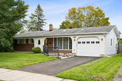 22 Redpine Drive, Cityview - Parkwoods Hills - Rideau Shore, ON K2E 6S9