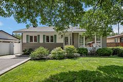 2196 Carnegie Street, Elmvale Acres and Area, ON K1G 2V5
