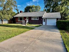 31 Ross Street, Dryden, ON P8N 1T9