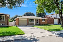 35 Burrwood Drive, Hamilton, ON L9C 3S9