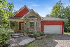 1051 Xavier Street, Gravenhurst, ON P0E 1G0