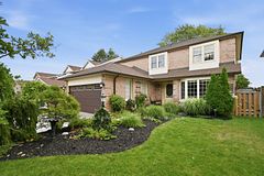 26 Strada Boulevard, St. Catharines, ON L2S 3L8