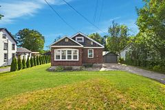 40 WAUBEEK Street, Parry Sound, ON P2A 1C2