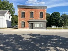 27 Arthur Street W, Minto, ON N0G 1Z0