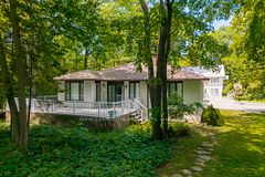 33 Forest Avenue, South Huron, ON N0M 1T0