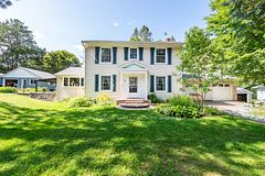 4 MacDonald Street, Deep River, ON K0J 1P0