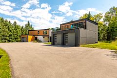 649 Skyhills Road, Huntsville, ON P1H 2N5