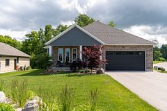 401 Algoma Crescent, Georgian Bluffs, ON N0H 1S0
