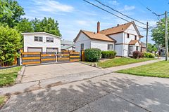 85 Pine Street S, Thorold, ON L2V 3L8