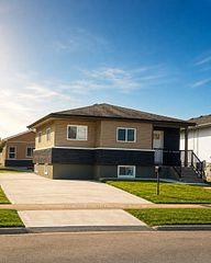 221 Emerson Avenue S, London South, ON N5V 3L5