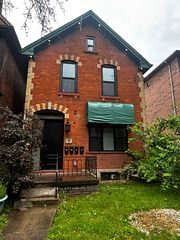 30 Victoria Avenue N, Hamilton, ON L8L 5E1