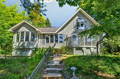 40 Entrance Drive, Bracebridge, ON P1L 1H2