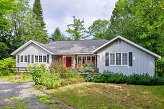 590 Hotchkiss Street, Gravenhurst, ON P1P 1H8