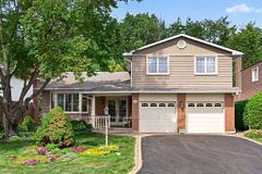104 Northpark Drive, Blackburn Hamlet, ON K1B 4V3