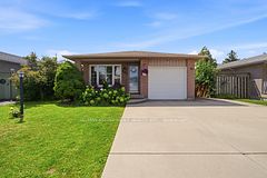 143 Independence Drive, Hamilton, ON L8W 3H7