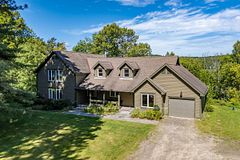 577 Canal Road, Huntsville, ON P1H 2J6