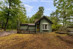 1041 1700 Road 1, Gravenhurst, ON P0E 1G0
