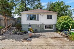 13 Warwick Avenue, Lambton Shores, ON N0M 1T0