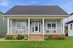 104 Sycamore Street, Blue Mountains, ON L9Y 5S9