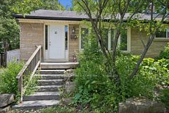 16 BEAUCOURT Place, Hamilton, ON L8S 2P7