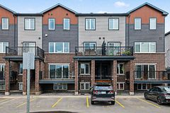 215 Eldorado Private A, Kanata, ON K2K 0N9